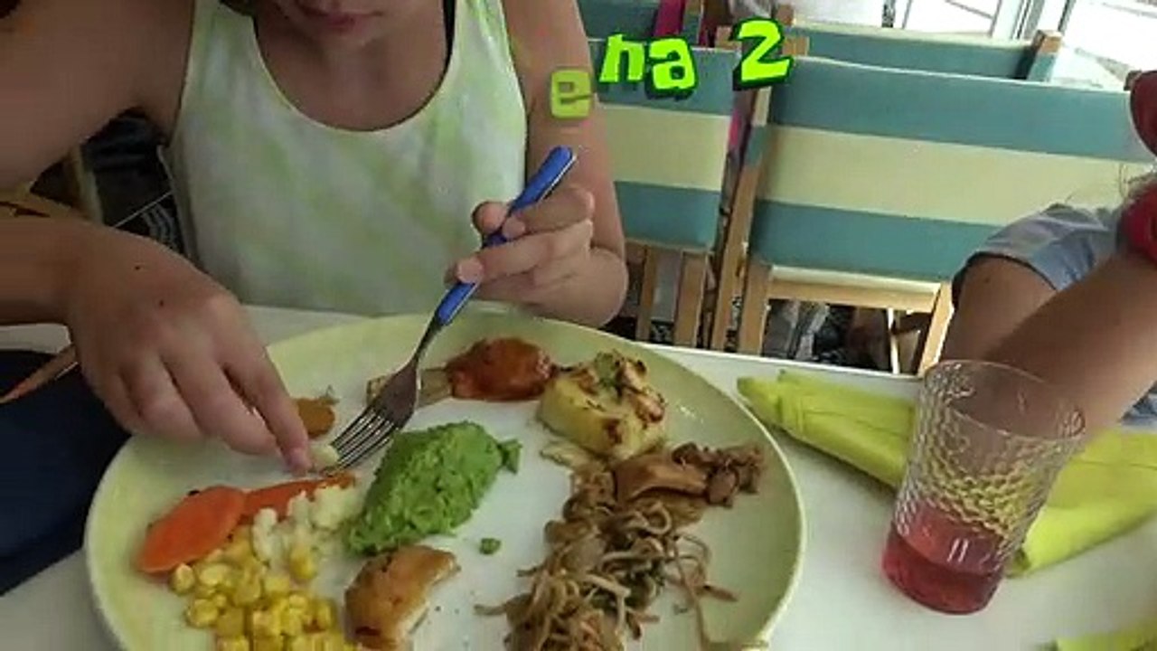 DEVINE CE QUE TU MANGES LES YEUX BANDÉS ! • BLIND TEST FOOD - WHAT'S IN MY MOUTH