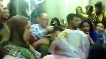 بعد 6 سنوات خطوبة.. شاهد زواج أصغر عروسين في مصر (فيديو)