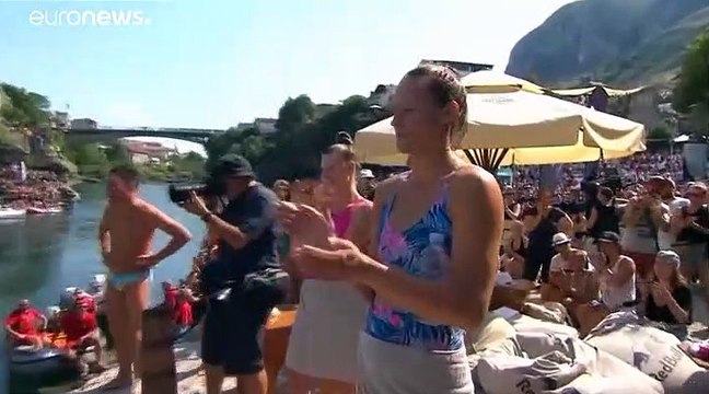 Red Bull Cliff Diving : les plongeons depuis le pont de Mostar en Bosnie