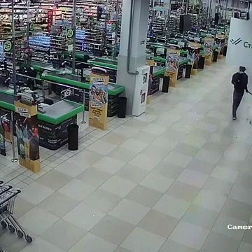 Il entre dans un centre commercial en pleine nuit et saccage le magasin