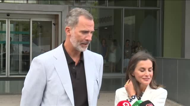 Felipe VI, tras visitar a don Juan Carlos: Está bien, con las molestias lógicas, pero evolucionando