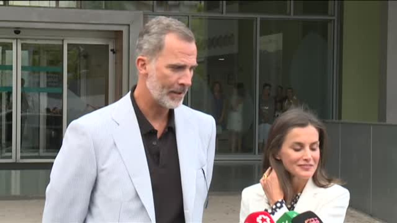 Felipe VI, tras visitar a don Juan Carlos: "Está bien, con las molestias lógicas, pero evolucionando"