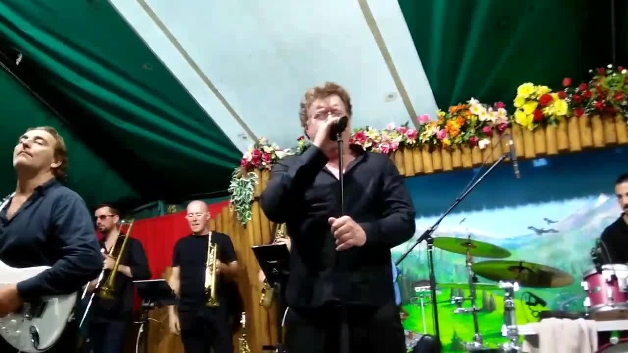 Ecaussinnes: Thierry Luthers chante Johnny à l'Oberbayern marchois (2)