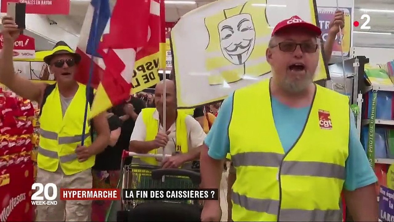 Hypermarché sans agents de caisse : les manifestants et les "gilets jaunes" envahissent le Géant Casino d'Angers
