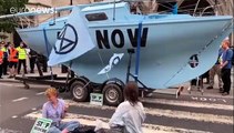 Los activistas de Extinction Rebellion inundan el Reino Unido de barcos contra el cambio climático