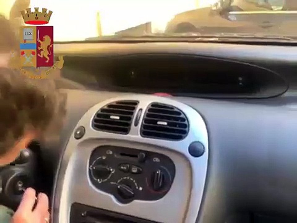 Milano - Vecchia auto abbandonato vicino Precotto era deposito di droga (15.07.19)