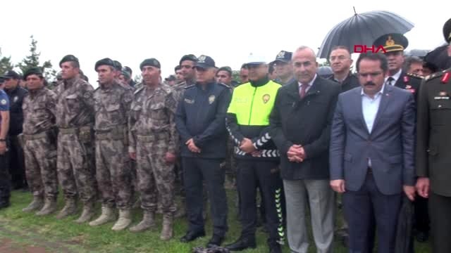 Sivas'ta şehit mezarlarına karanfil bırakıldı