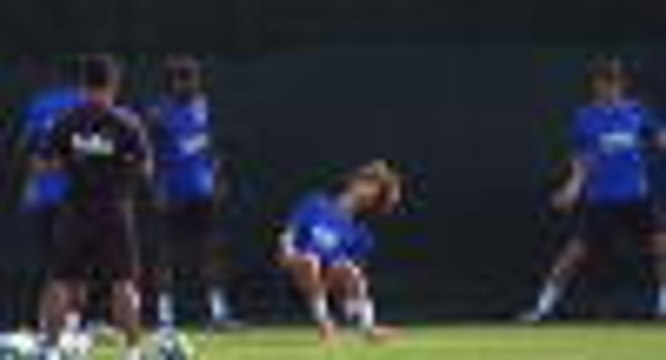 Griezmann nutmegged in first Barca training session