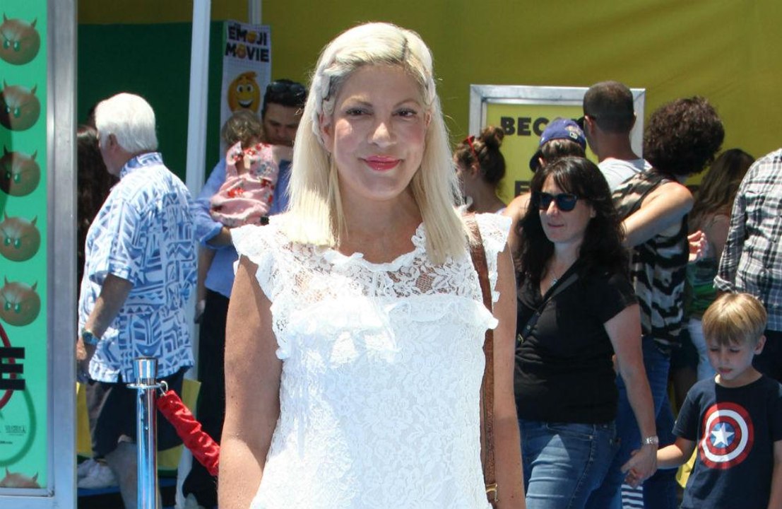 Tori Spelling hält sich für den Boss am 'Beverly Hills 90210'-Set
