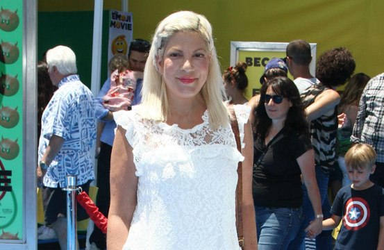 Tori Spelling hält sich für den Boss am 'Beverly Hills 90210'-Set