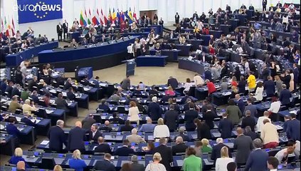 Verteidigungsministerin von der Leyen kündigt Rücktritt an