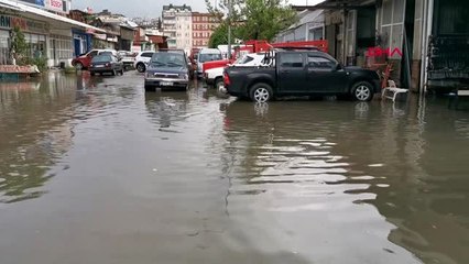 Ordu'da sağanak; caddeler göle döndü, iş yerlerini su bastı