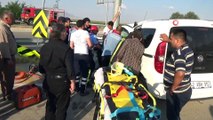 Karaman'da kaza sonrası can pazarı...Aracında sıkışan sürücü için herkes seferber oldu
