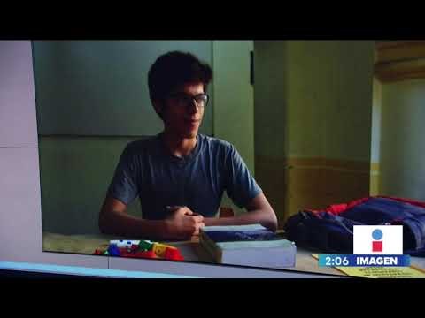 Estudiante de la UNAM ofrece clases gratis de matemáticas en un parque y le dan trabajo