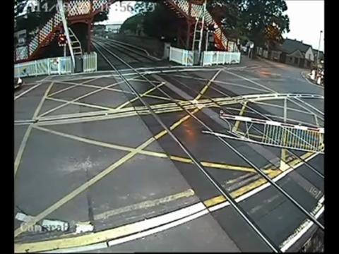 Lorry crashes into Oakham level crossing