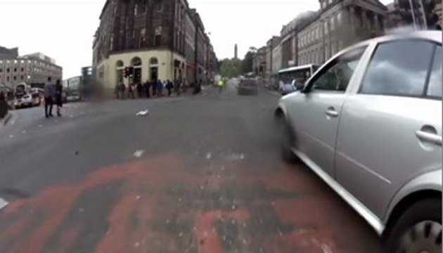 Taxi driver attacks cyclist