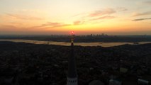 15 Temmuz'da İstanbul'da güneş batarken gökyüzü kızıla boyandı