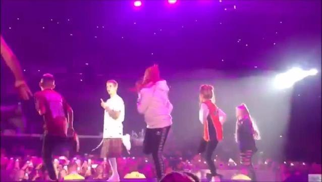 Burnley schoolgirl dances on stage with Justin Bieber