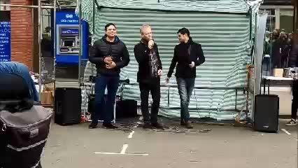 Operatic trio Tre Amici in Louth.