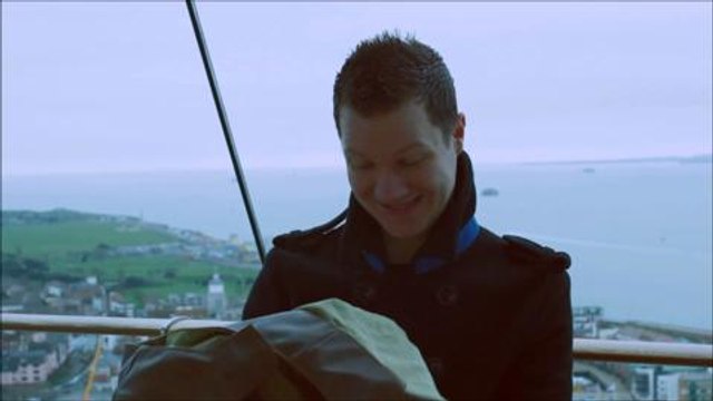 Magician to escape straitjacket in stunt