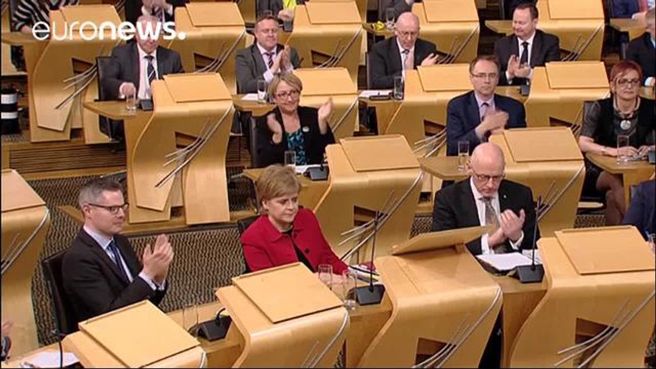 Scottish parliament backs bid for second independence referendum