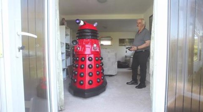 Dr Who fan builds daleks