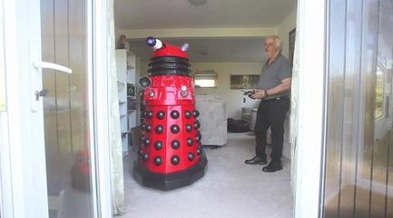 Dr Who fan builds daleks