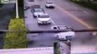 Un conducteur miraculé sort vivant d'une voiture écrasée par un lampadaire !