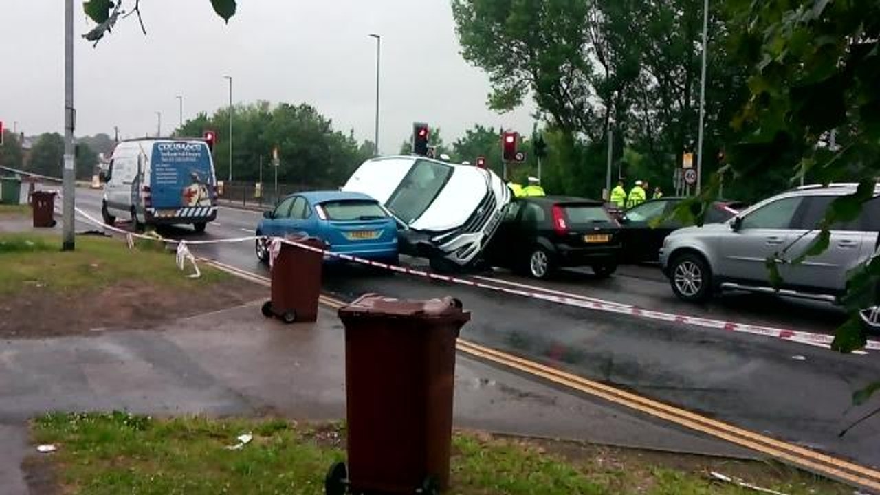 Serious crash closes  Leeds Ring Road at Farnley