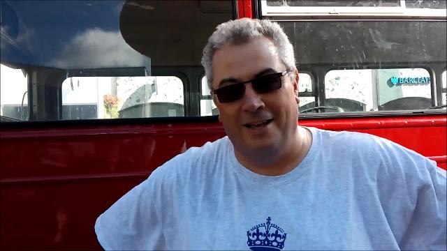 Fareham mayor pulls double-decker bus down high street