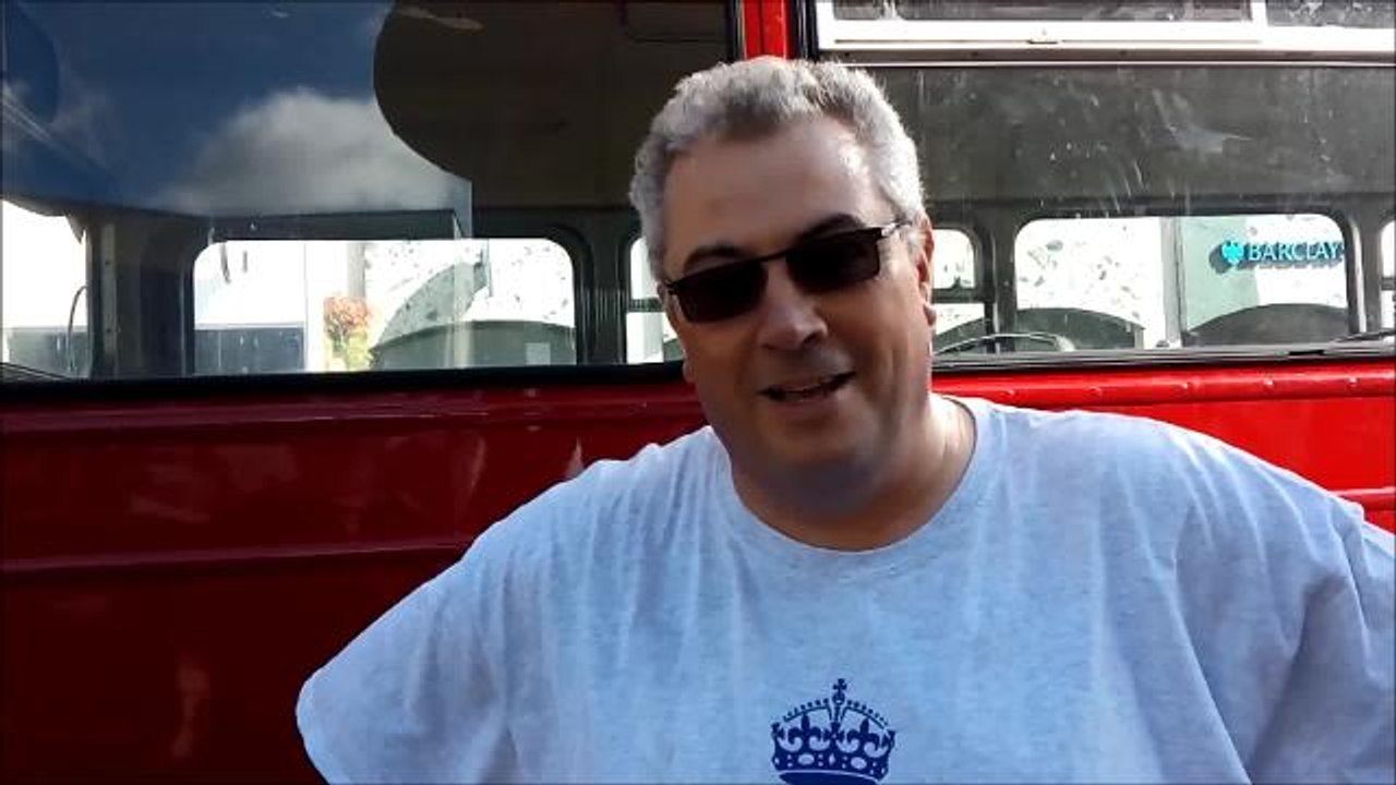 Fareham mayor pulls double-decker bus down high street