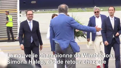 Simona Halep arrive à Bucarest après sa victoire à Wimbledon