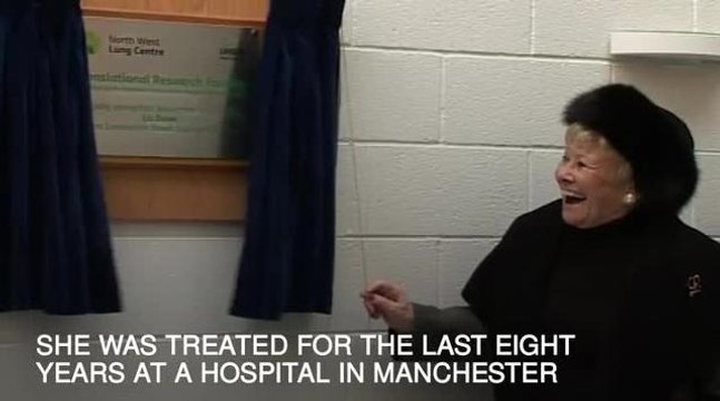 Coronation street star Liz Dawn dies aged 77