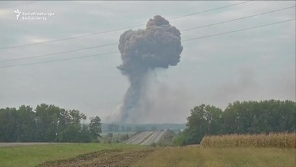 下载视频: Huge explosion at Ukrainian ammunition depot