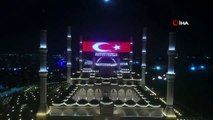Çamlıca Camii'nde 15 Temmuz'a özel dev led Türk Bayrağı havadan görüntülendi
