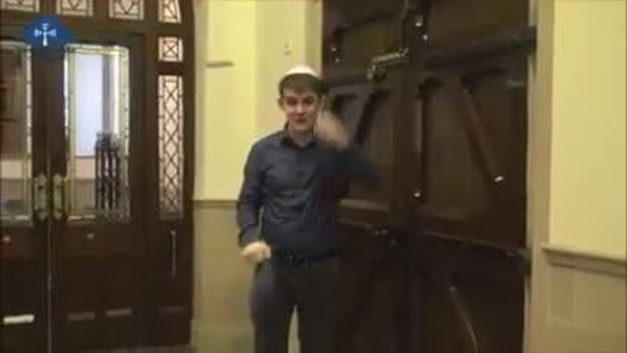 A Catholics' guide on how to behave inside a ch...