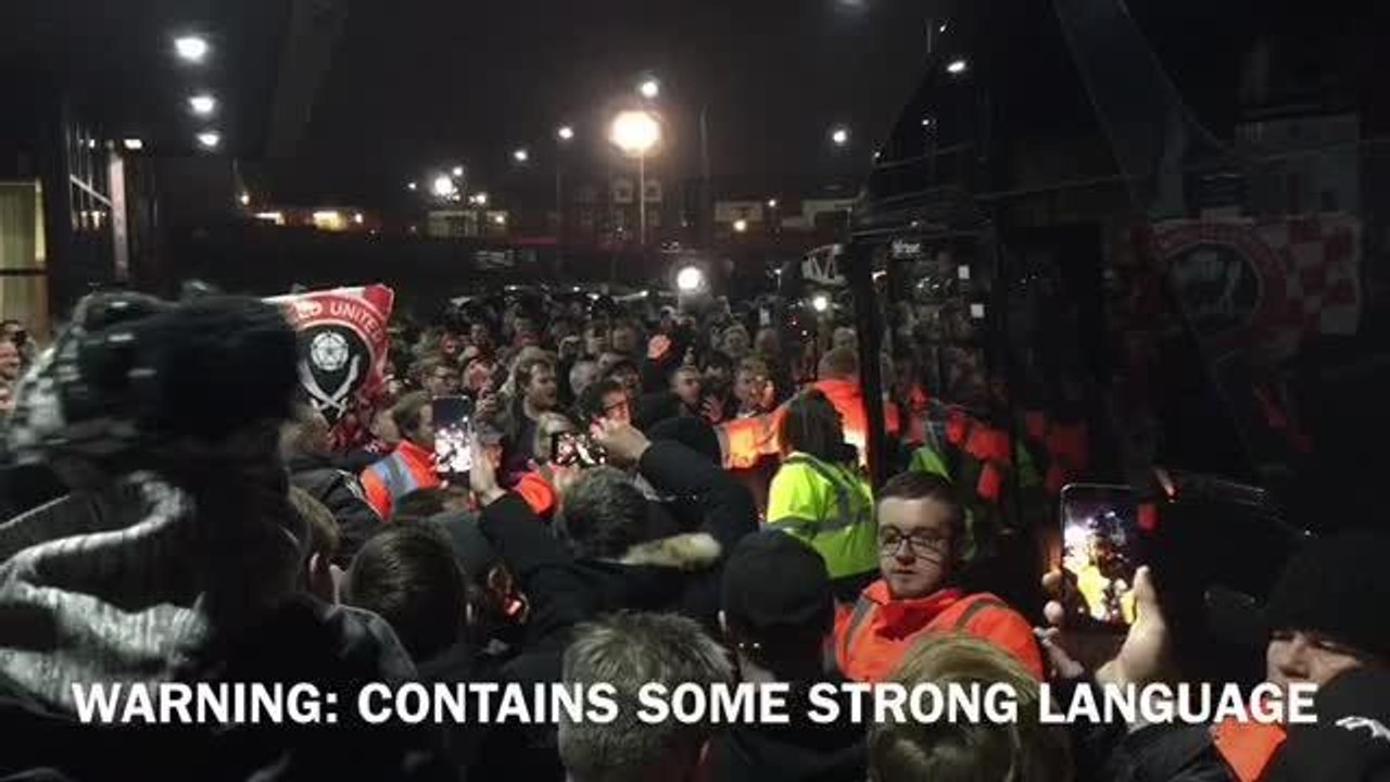 Sheffield United fans welcome Sheffield Wednesday players to Bramall Lane
