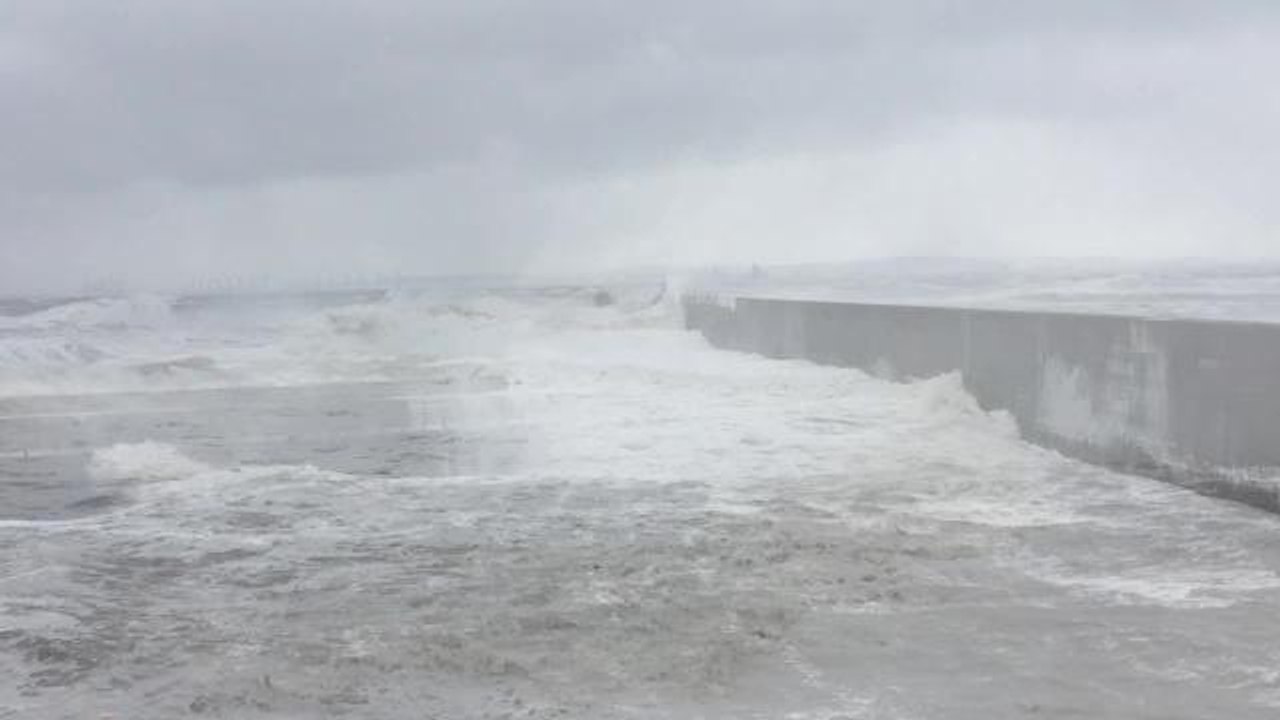 Watch as waves batter Hartlepool