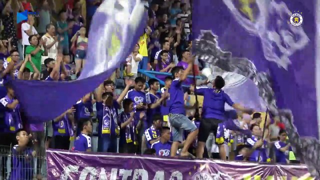 Tiến Thành, Ibou Kébé được chào đón trên SVĐ Hàng Đẫy với tấm poster ý nghĩa từ NHM | HANOI FC