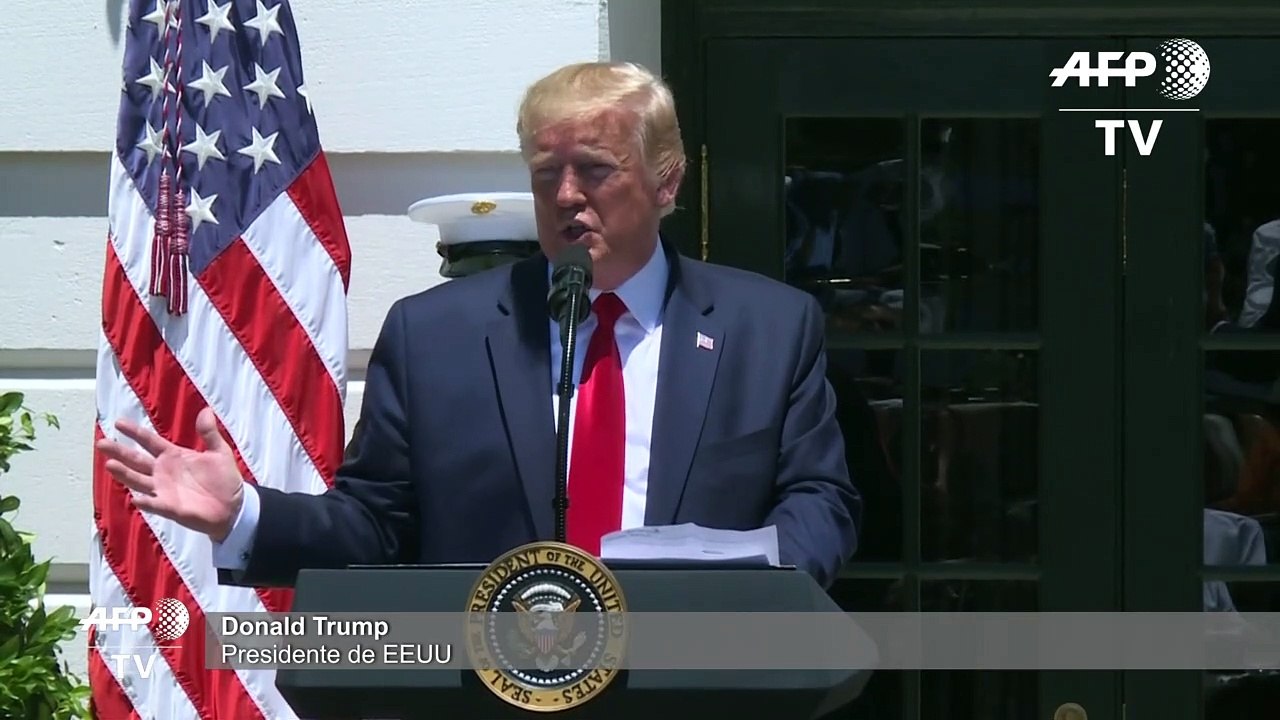 Trump dice a congresistas demócratas que "si no están felices en EEUU pueden irse"