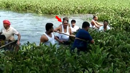 मिर्जापुर: डीएम अनुराग पटेल ने तालाब में उतर कर घंटो तक की सफाई, लोग कर रहे हैं तारीफ