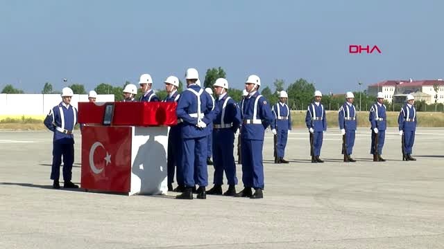 Van - Hakkari'de şehit olan Uzman Onbaşı Ahmet Sinan Demircan, Van'da tören düzenlendi