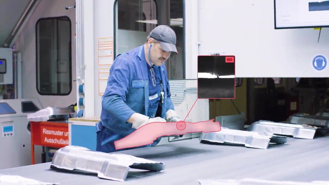 Künstliche Intelligenz eliminiert Pseudofehler bei der Risskontrolle, BMW Group Presswerk Dingolfing