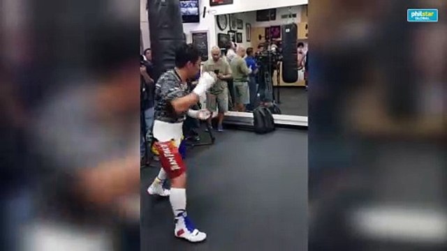 40-year-old Pacman still got fast hands