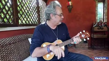 Patrick Hernandez nous joue Born to be alive... Au ukulélé!