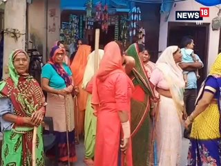 मिलिए कच्ची गैंग से... इन महिलाओं ने अपने इलाक़े में बंद करवा दिया अवैध शराब का कारोबार