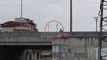 Report TV - Golem pak nga vdekja e këmbësores, burri kalon në mes të urës