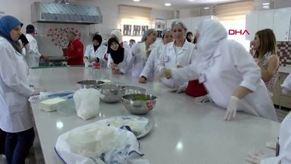 GAZİANTEP Suriyeli kadınlar 'katmer' yapmayı öğreniyor