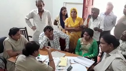 दूसरी शादी कर रहा था पति, मंडप में पहुंची पहली पत्नी ने की पिटाई