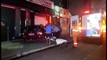 Motorista passa mal e carro atinge estrutura de salão de beleza na Rua Rio de Janeiro